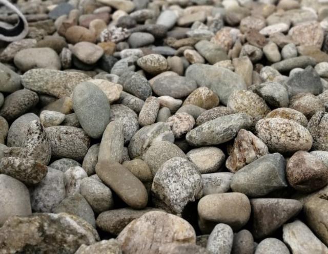 Галька речная пестрая (20-40 мм.)  купить в Севастополе от производителя, без посредников