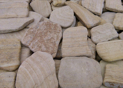 Kamenclub.ru: Песчаник пластушка галтованный желтый с рисунком (3 см)  купить в Севастополе плитняк - пластушка желтый песчаник 21000 руб/м3   фото КАМЕНЬ КЛУБ