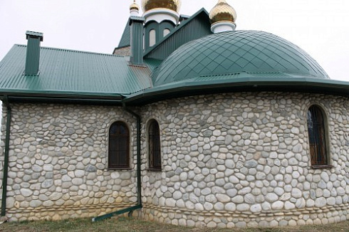 Kamenclub.ru: Галька речная плоская (бело-серая) фр. 100-200-300 мм. купить  в Севастополе галька речная плоская серый, белый, бело-серый, серо-белый речная галька плоская  9000 руб/т   фото КАМЕНЬ КЛУБ