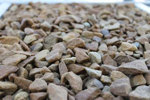 Kamenclub.ru: Щебень крошка желтый (песчаник) фр. 20-40 мм.  купить в Севастополе песчаник бежевый рыжий каменная крошка песчаника 9500 руб/т   фото КАМЕНЬ КЛУБ