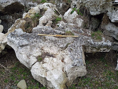 Kamenclub.ru: Выветренный известняк (степной) фр. 500-1500 мм.  купить в Севастополе    10000 руб/т   фото КАМЕНЬ КЛУБ