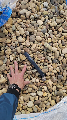 Kamenclub.ru: Галька речная окат рыжая фр. 20-40 мм. купить  в Севастополе галька речная окатанная рыжая желтая серая округлая речная галька 5000 руб/т   фото КАМЕНЬ КЛУБ