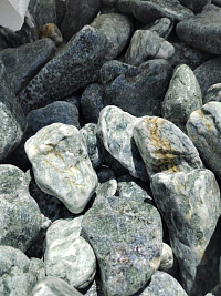 Галтованный жадеит (фр. 70-100 мм) фото Камень Клуб  купить в Севастополе