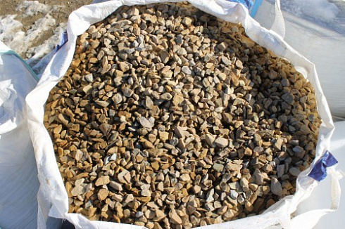 Kamenclub.ru: Щебень крошка желтый (песчаник) фр. 20-40 мм.  купить в Севастополе песчаник бежевый рыжий каменная крошка песчаника 9500 руб/т   фото КАМЕНЬ КЛУБ