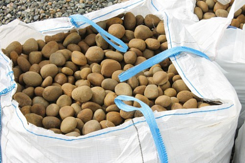 Kamenclub.ru: Песчаник ядра, фр. 100-300 мм  купить в Севастополе песчаник бежевый серый рыжий речная галька 5 000 руб/т   фото КАМЕНЬ КЛУБ