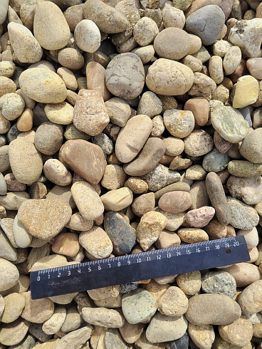 Kamenclub.ru: Галька речная окат рыжая фр. 20-40 мм. купить  в Севастополе галька речная окатанная рыжая желтая серая округлая речная галька 5000 руб/т   фото КАМЕНЬ КЛУБ