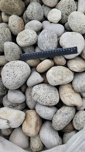 Kamenclub.ru: Галька речная окат (серо-белая) фр. 70-120 мм купить  в Севастополе галька галечник бело-серая, серо-белая, серая, белая речная природная галька  8000 руб/т   фото КАМЕНЬ КЛУБ