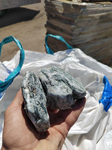 фото Галтованный жадеит (фр. 70-100 мм)  купить в Севастополе в интернет-портале КАМЕНЬ КЛУБ