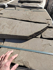 Kamenclub.ru: Песчаник пластушка галтованная серо-зеленая (3,0 см)  купить в Севастополе песчаник серо-зеленый песчаник 18000 руб/м3   фото КАМЕНЬ КЛУБ