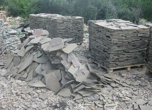 Kamenclub.ru: Песчаник пластушка серо-зеленый (1,5 см)  купить в Севастополе плитняк - пластушка серо-зеленый, серый, зеленый пластушка рваная ландшафтная колотая 10200 руб/м3   фото КАМЕНЬ КЛУБ