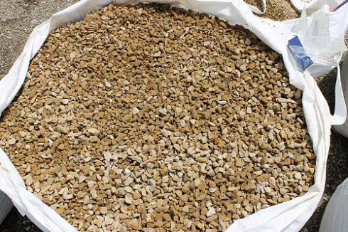 Kamenclub.ru: Щебень крошка желтый (песчаник) фр. 10-20 мм.  купить в Севастополе песчаник бежевый, серый, рыжий декоративный ландшафтный щебень колотый 9500 руб/т   фото КАМЕНЬ КЛУБ