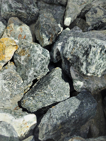 фото Галтованный жадеит (фр. 70-100 мм)  купить в Севастополе в интернет-портале КАМЕНЬ КЛУБ