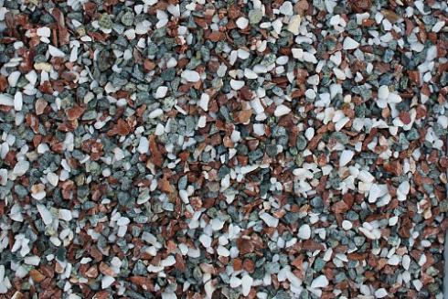 Kamenclub.ru: Мраморная крошка (щебень крошка микс: белый-зеленый-розовый) фр. 10-20 мм.  купить в Севастополе мрамор белый, зеленый, розовый декоративный ландшафтный колотый щебень 12000 руб/т   фото КАМЕНЬ КЛУБ