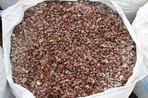 Kamenclub.ru: Мраморная крошка (щебень крошка розовый) фр. 20-40 мм.  купить в Севастополе мрамор розовый, красный мраморная крошка декоративная 11000 руб/т   фото КАМЕНЬ КЛУБ