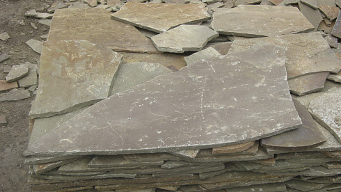 Kamenclub.ru: Песчаник пластушка серо-зеленый (3,0 см)  купить в Севастополе песчаник серо-зеленый, серый, зеленый песчаник пластушка колотый рваный ландшафтный 10200 руб/м3   фото КАМЕНЬ КЛУБ