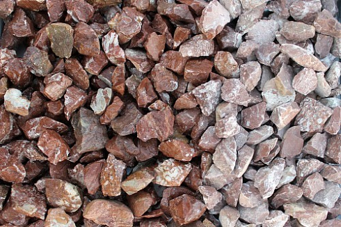 Kamenclub.ru: Мраморная крошка (щебень крошка розовый) фр. 20-40 мм.  купить в Севастополе мрамор розовый, красный мраморная крошка декоративная 11000 руб/т   фото КАМЕНЬ КЛУБ