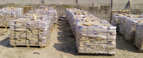 Kamenclub.ru: Песчаник пластушка галтованный желтый с рисунком (3 см)  купить в Севастополе плитняк - пластушка желтый песчаник 21000 руб/м3   фото КАМЕНЬ КЛУБ