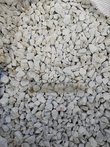 Kamenclub.ru: Мраморная крошка, щебень, цвет-белый, фр. 10-20 мм.  купить в Севастополе мрамор белый, молочный айвори каменная ландшафтная декоративная крошка шебня 12000 руб/т   фото КАМЕНЬ КЛУБ