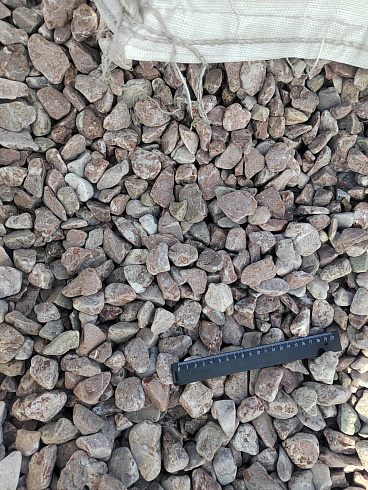 Kamenclub.ru: Мраморная крошка (щебень галтованный розовый) фр.20-40 мм.  купить в Севастополе мрамор розовый, красный оголтованный округлый щебень  15000 руб/т   фото КАМЕНЬ КЛУБ