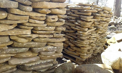 Kamenclub.ru: Песчаник колотый для облицовки (фр. 2-3 см)  купить в Севастополе песчаник бежевый серый рыжий песчаник строительный 5000 руб/т   фото КАМЕНЬ КЛУБ