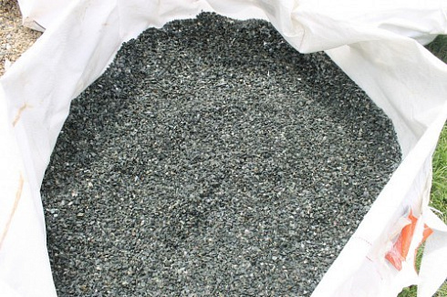 Kamenclub.ru: Щебень крошка зеленый (змеевик) фр. 5-10 мм  купить в Севастополе змеевик зеленый, салатовый ландшафтный декоративный щебень крошка 7 200 руб/т   фото КАМЕНЬ КЛУБ