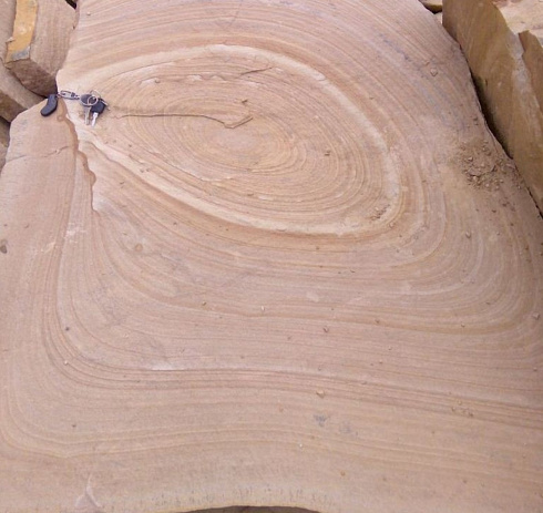 Kamenclub.ru: Форматный камень (плаха) пошаговая дорожка от 70-150 см (4 -12 см)  купить в Севастополе плитняк  форматный плаха желтый песчаник 9 000 руб/т   фото КАМЕНЬ КЛУБ