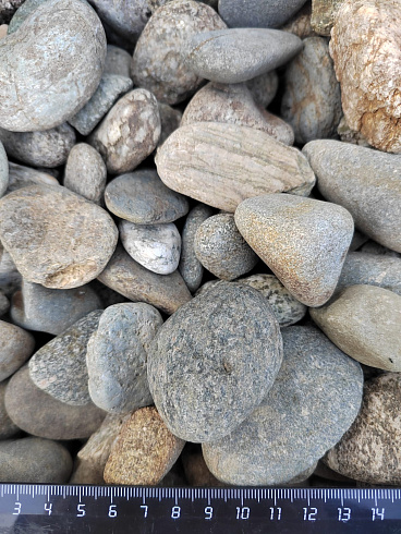 Kamenclub.ru: Галька речная окат (серая) фр.40-60 мм купить  в Севастополе галька речная серый бежевый рыжий коричневый округлый речной камень 5000 руб/т   фото КАМЕНЬ КЛУБ