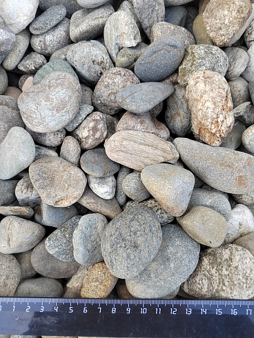 Kamenclub.ru: Галька речная окат (пестрая) фр. 20-40 мм. купить  в Севастополе галька речная пестрая, серая, серые оттенки галька речная окатанная округлая 5000 руб/т   фото КАМЕНЬ КЛУБ