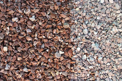 Kamenclub.ru: Мраморная крошка (щебень галтованный розовый) фр.10-20 мм.  купить в Севастополе мрамор розовый, красный ландшафтный декоративный окатанный округлый щебень 15000 руб/т   фото КАМЕНЬ КЛУБ