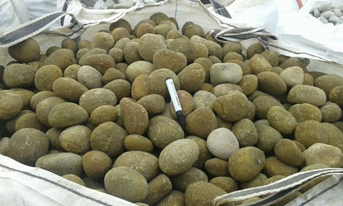 Kamenclub.ru: Песчаник ядра, фр. 100-300 мм  купить в Севастополе песчаник бежевый серый рыжий речная галька 5 000 руб/т   фото КАМЕНЬ КЛУБ