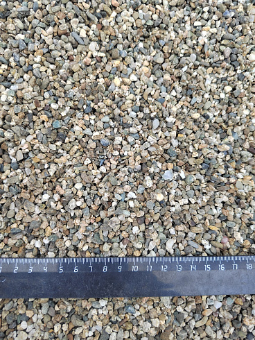 Kamenclub.ru: Галька речная окат (серая) фр.3-5 мм купить  в Севастополе галька речная серая бежевый темно-серый окатанный речной камень округлый 9500 руб/т   фото КАМЕНЬ КЛУБ