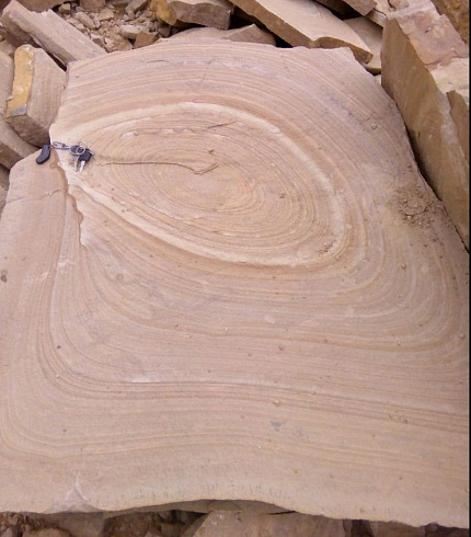 Kamenclub.ru: Форматный камень (плаха) пошаговая дорожка от 70-150 см (4 -12 см)  купить в Севастополе плитняк  форматный плаха желтый песчаник 9 000 руб/т   фото КАМЕНЬ КЛУБ