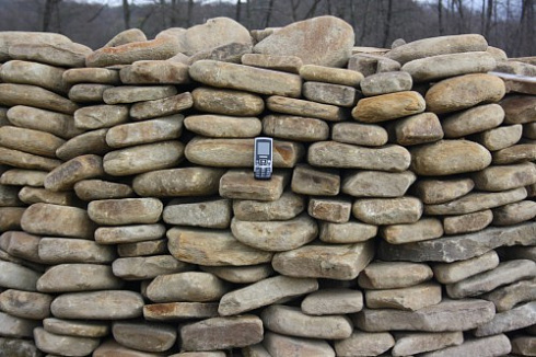 Kamenclub.ru: Песчаник для мощения дорожек, площадок, парковок ( фр 5-10 см)  купить в Севастополе песчаник  серый желтый коричневый рыжий песчаник оголтованный окатанный 6500 руб/т   фото КАМЕНЬ КЛУБ