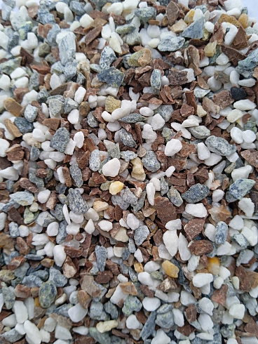 Kamenclub.ru: Мраморная крошка (щебень галтованный микс:белый-черный-розовый-медовый) фр.5-10 мм.  купить в Севастополе мрамор белый, медовый, черный, розовый мраморный галтованный щебень декоративный ландшафтный 15500 руб/т   фото КАМЕНЬ КЛУБ