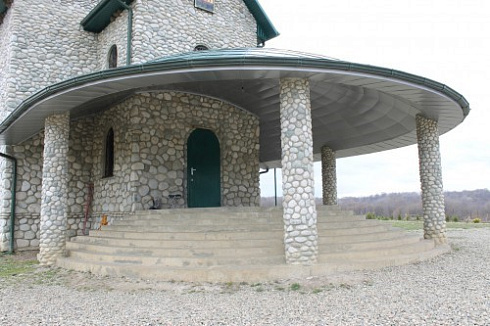 Kamenclub.ru: Галька речная плоская (бело-серая) фр. 100-200-300 мм. купить  в Севастополе галька речная плоская серый, белый, бело-серый, серо-белый речная галька плоская  9000 руб/т   фото КАМЕНЬ КЛУБ