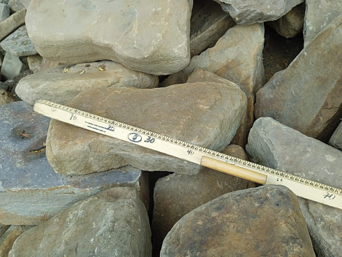 Kamenclub.ru: Песчаник для мощения дорожек, площадок, парковок ( фр 5-10 см)  купить в Севастополе песчаник  серый желтый коричневый рыжий песчаник оголтованный окатанный 6500 руб/т   фото КАМЕНЬ КЛУБ