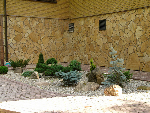 Kamenclub.ru: Песчаник пластушка желтый с разводом под дерево (2 см)  купить в Севастополе плитняк желтый с разводами, желтый, рыжий, серый песчаник пластушка рваная ландшафтная 11 000 руб/м3   фото КАМЕНЬ КЛУБ