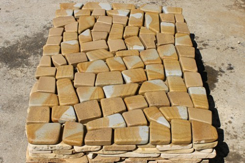 Kamenclub.ru: Песчаник брусчатка (Готика) art PSG-L-01  купить в Севастополе    2300 руб/кв.м   фото КАМЕНЬ КЛУБ