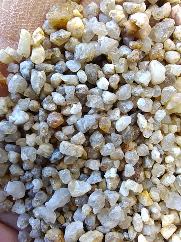 Кварцевый песок для площадок фр. 2-5 мм.  купить в Севастополе фото Камень Клуб