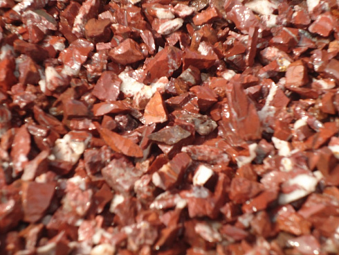 Kamenclub.ru: Щебень крошка красный (ЯШМА) фр. 10-20 мм.  купить в Севастополе яшма красный, бордовый, оранжевый, рыжий декоративный каменный ландшафтный щебень колотый 9000 руб/т   фото КАМЕНЬ КЛУБ