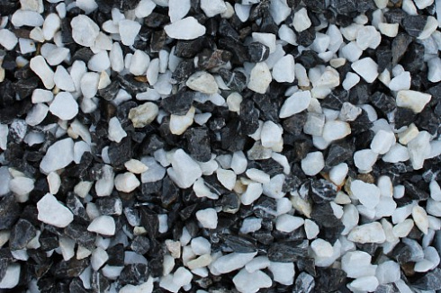 Kamenclub.ru: Мраморная крошка (щебень крошка микс : белый-черный-розовый) фр. 3-5 мм.  купить в Севастополе мрамор белый, черный, розовый, разноцветный мраморная каменная крошка декорвтивная 12000 руб/т   фото КАМЕНЬ КЛУБ