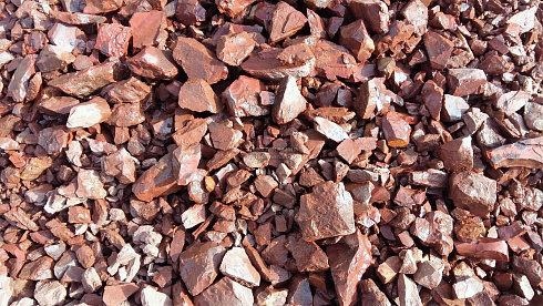 Kamenclub.ru: Щебень крошка красный (ЯШМА) фр. 20-40 мм.  купить в Севастополе яшма красный, бордовый декоративный ландшафтный щебень 9000 руб/т   фото КАМЕНЬ КЛУБ