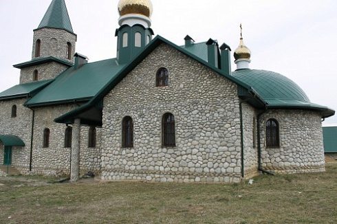 Kamenclub.ru: Галька речная плоская (бело-серая) фр. 100-200-300 мм. купить  в Севастополе галька речная плоская серый, белый, бело-серый, серо-белый речная галька плоская  9000 руб/т   фото КАМЕНЬ КЛУБ