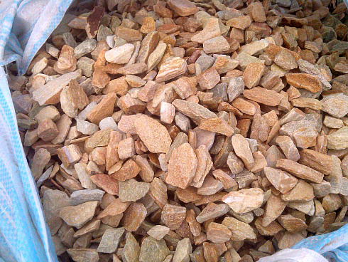 Kamenclub.ru: Щебень крошка желтый (ЗЛАТОЛИТ) фр. 20-40 мм.  купить в Севастополе златолит бежевый, золотистый, желтый декоративная каменная крошка 10800 руб/т   фото КАМЕНЬ КЛУБ