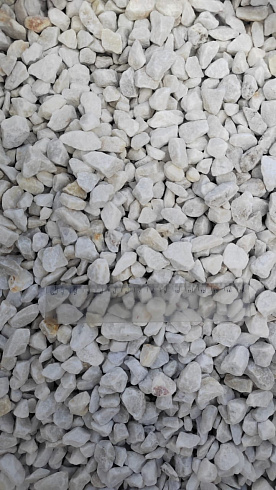 Kamenclub.ru: Мраморная крошка, щебень, цвет-белый, фр. 10-20 мм.  купить в Севастополе мрамор белый, молочный айвори каменная ландшафтная декоративная крошка шебня 12000 руб/т   фото КАМЕНЬ КЛУБ