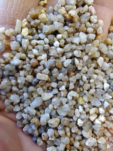 Кварцевый песок для площадок фр. 2-5 мм.  купить в Севастополе фото Камень Клуб