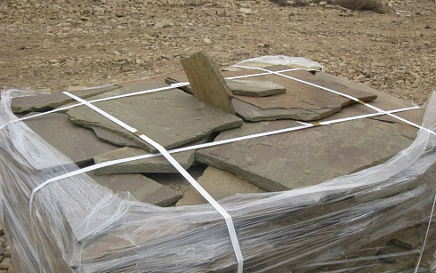 Kamenclub.ru: Песчаник пластушка серо-зеленый (3,0 см)  купить в Севастополе песчаник серо-зеленый, серый, зеленый песчаник пластушка колотый рваный ландшафтный 10200 руб/м3   фото КАМЕНЬ КЛУБ