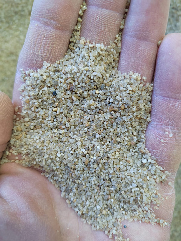 Кварцевый песок для площадок фр. 0,6-1,2 мм.  купить в Севастополе фото Камень Клуб