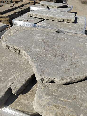 Kamenclub.ru: Песчаник галтованный для облицовки (фр. 2-5 см)  купить в Севастополе песчник рыжий желтый серый песчаник окатанный речной 6 000 руб/т   фото КАМЕНЬ КЛУБ