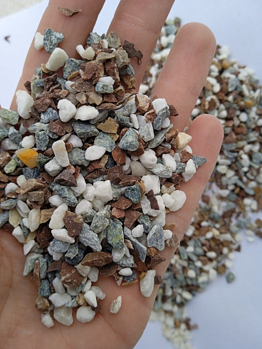 Kamenclub.ru: Мраморная крошка (щебень крошка микс : белый-черный-розовый) фр. 5-10 мм.  купить в Севастополе мрамор белый, черный, розовый, разноцветный микс декоративная мраморная каменная крошка 12000 руб/т   фото КАМЕНЬ КЛУБ